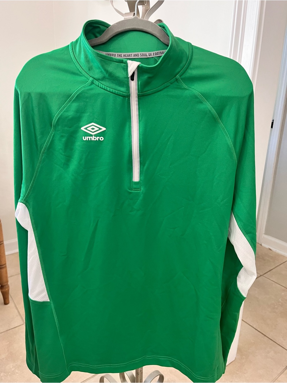 Umbro Green Quarter-Zip Training Top with White Trim Men’s L Athletic Sporty